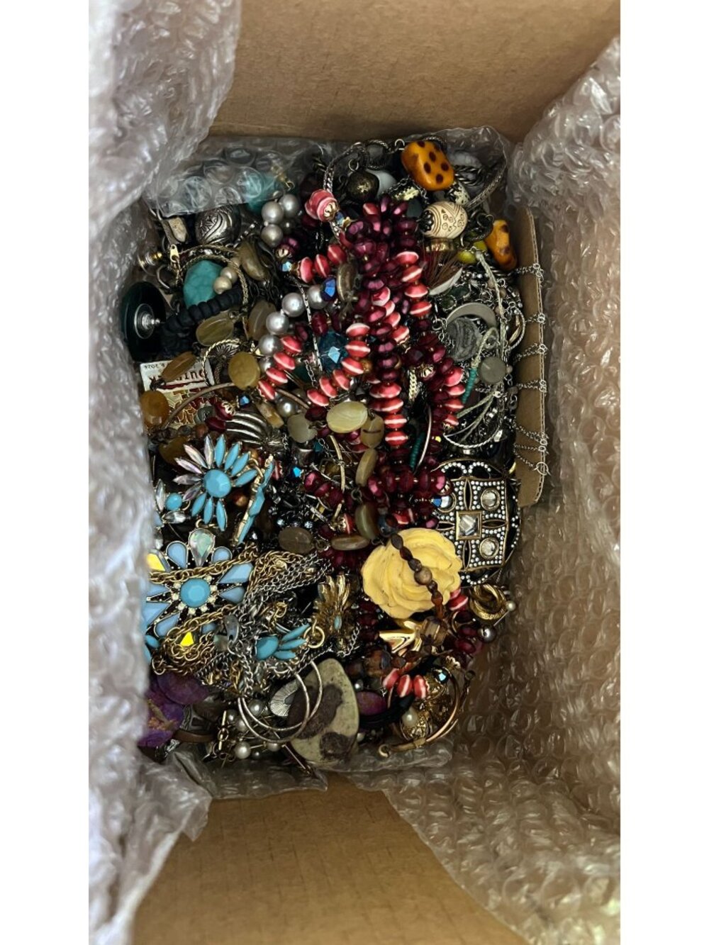 3+ lbs. Lot Of Mixed Vintage To Modern Jewelry Bracelets & Beaded Necklaces - Picture 1 of 2